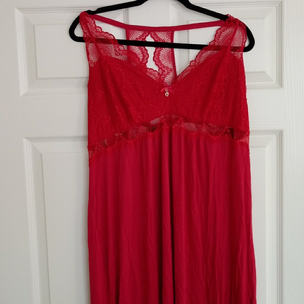 🎊🎉🎊🎉A Beautiful Night Gown🎊🎉🎊🎉